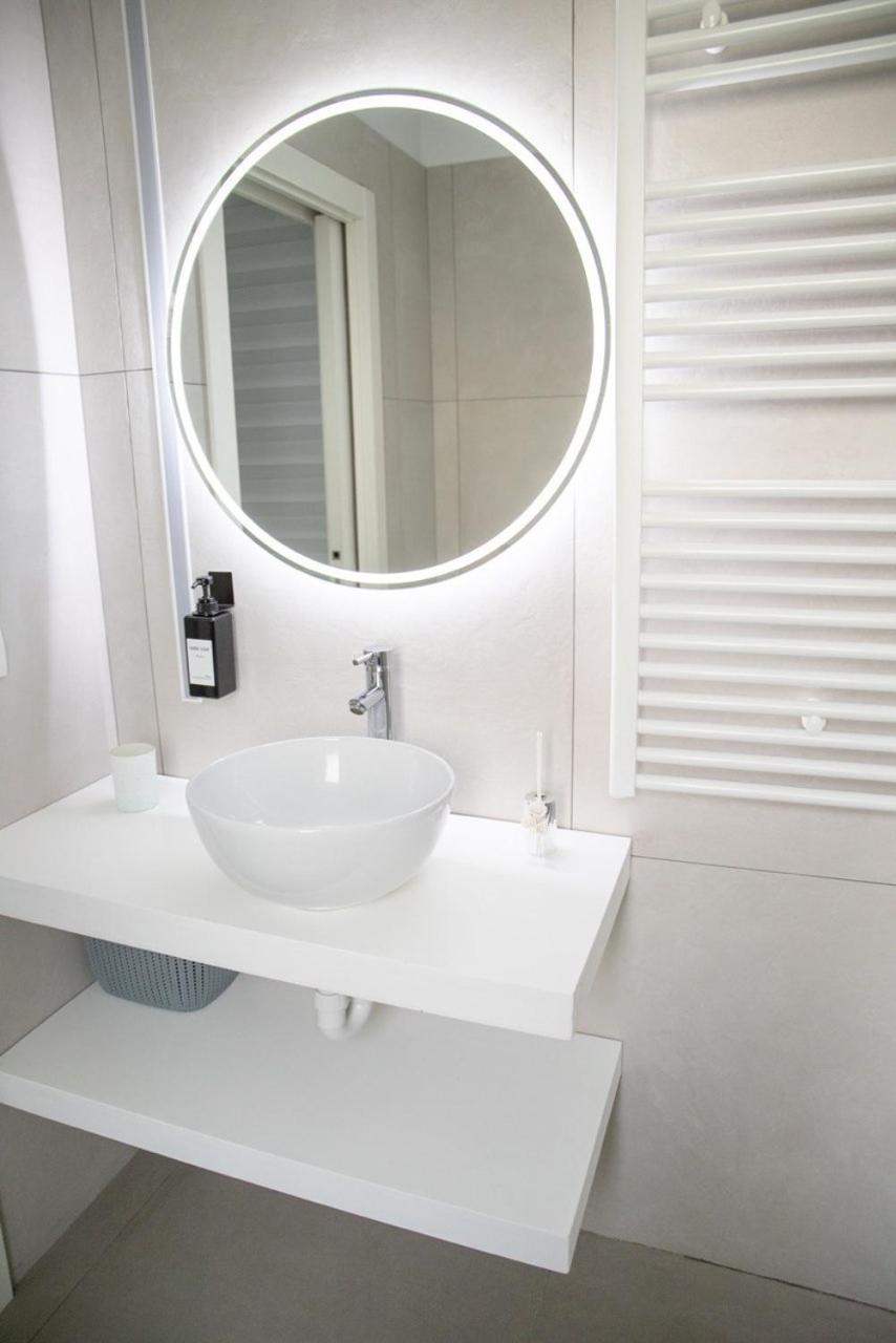 White Roma - Elegant And Comfortable Torino Esterno foto