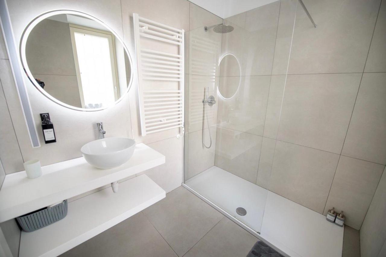 White Roma - Elegant And Comfortable Torino Esterno foto