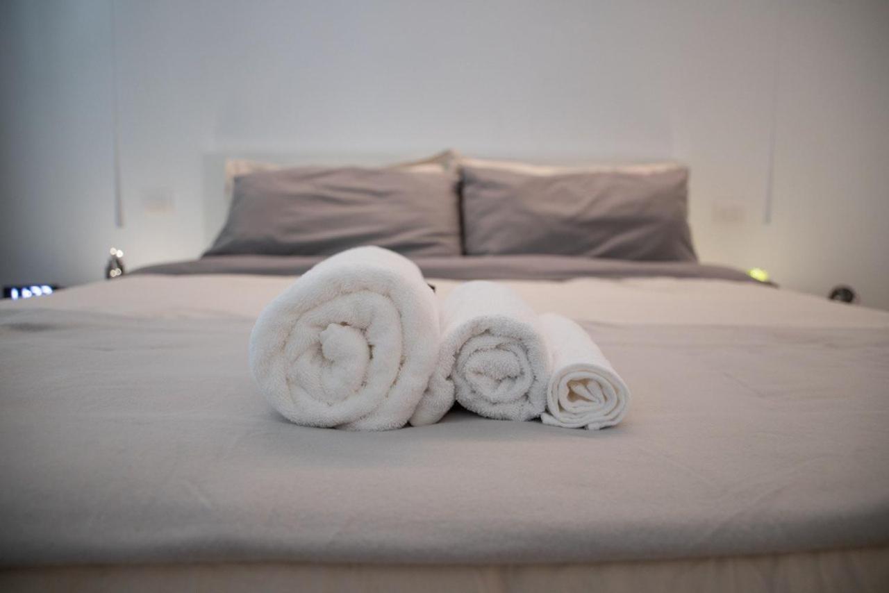 White Roma - Elegant And Comfortable Torino Esterno foto